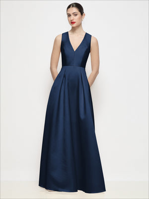 Dark blue satin maxi dress with sleeveless V-neck and pleated skirt, fitted waist