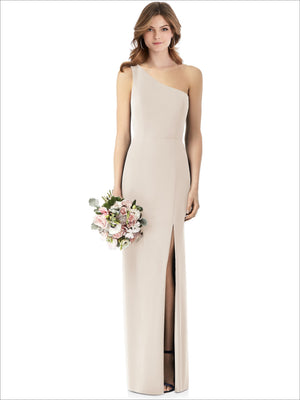 One-shoulder crepe trumpet gown with front slit, light beige sleeveless dress